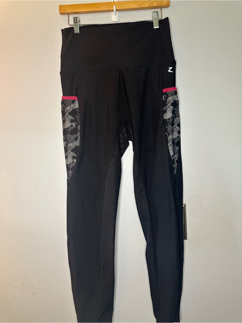 Black Horze riding tights with Camo Side Panels & Pink Trim